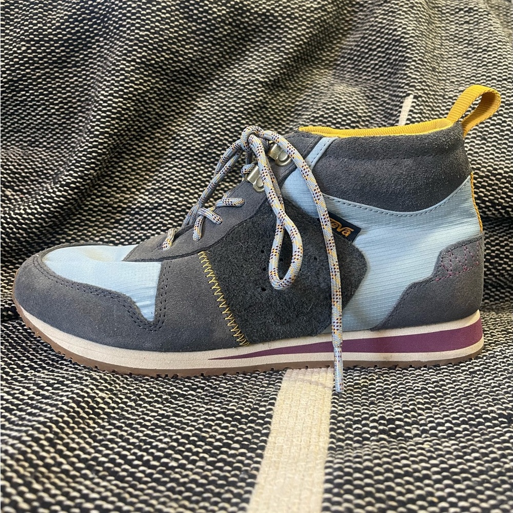 Teva Highside ‘84 Blue Boots Size 8